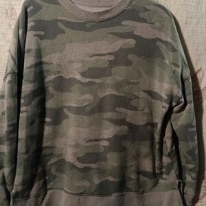 Time and Tru Women's Green Camouflage Crewneck Sweater